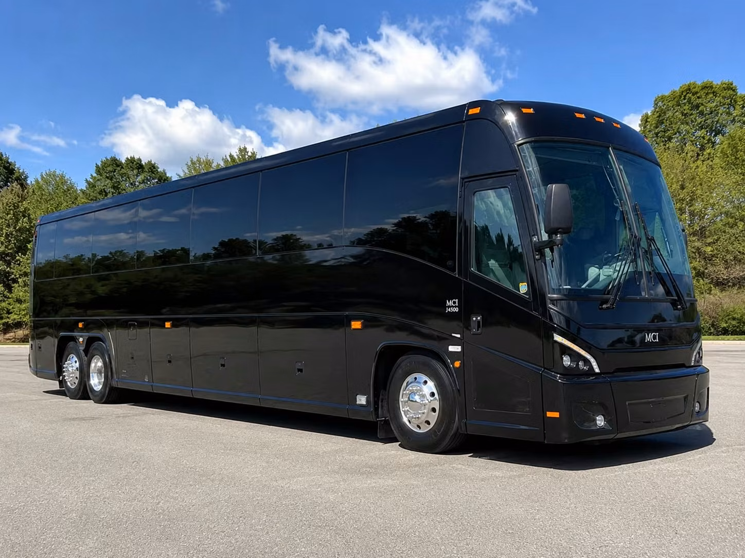 let charterbusrentalsterlingheightsmi com handle airport transfers for your sterling heights executive team